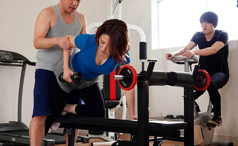 Chồng phát hiện vợ yêu lén lút với huấn luyện viên thể hình